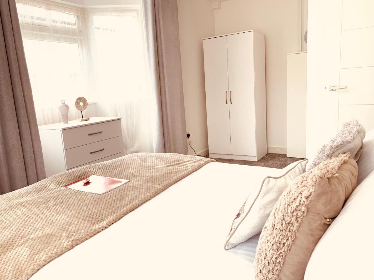 Elthorne Luxury Apartments - Uxbridge Eksteriør bilde